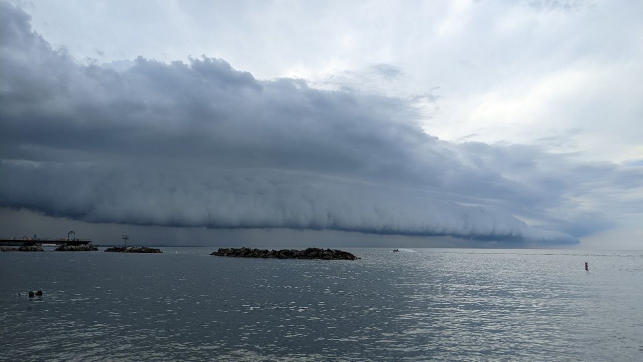 Shelf cloud