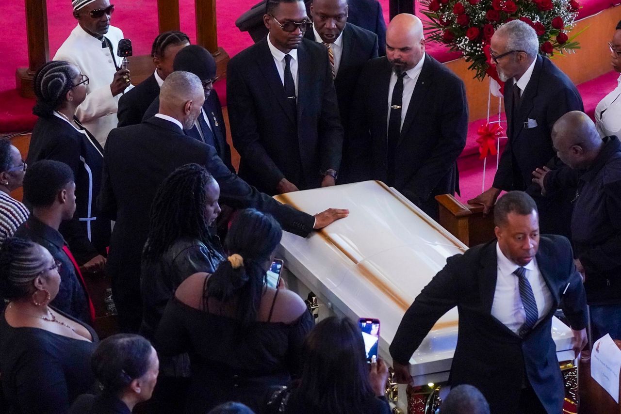 Fúnebre 葬儀 Jordan Neely, NYC subway rider choked to death, to be mourned at