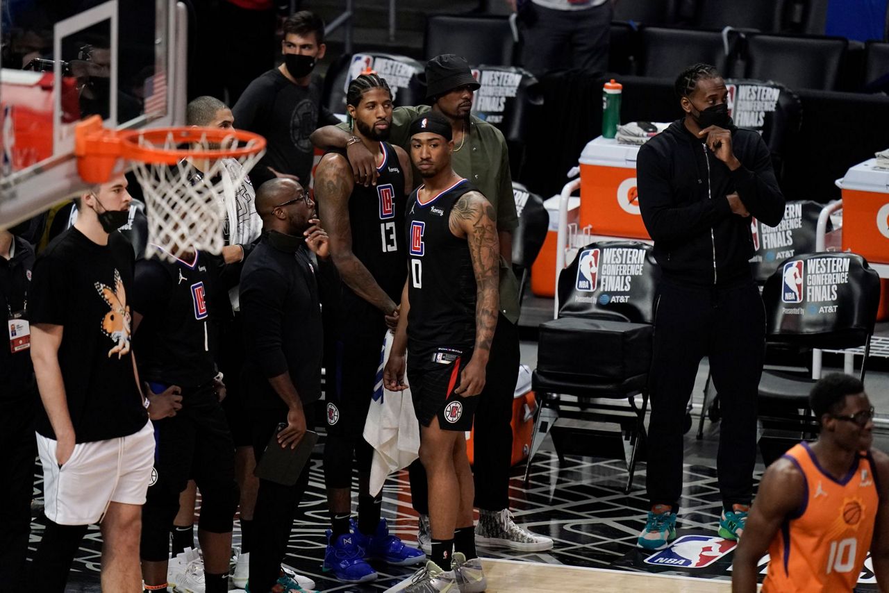 Chris Paul Leads Suns Past Clippers 130-103, Into NBA Finals