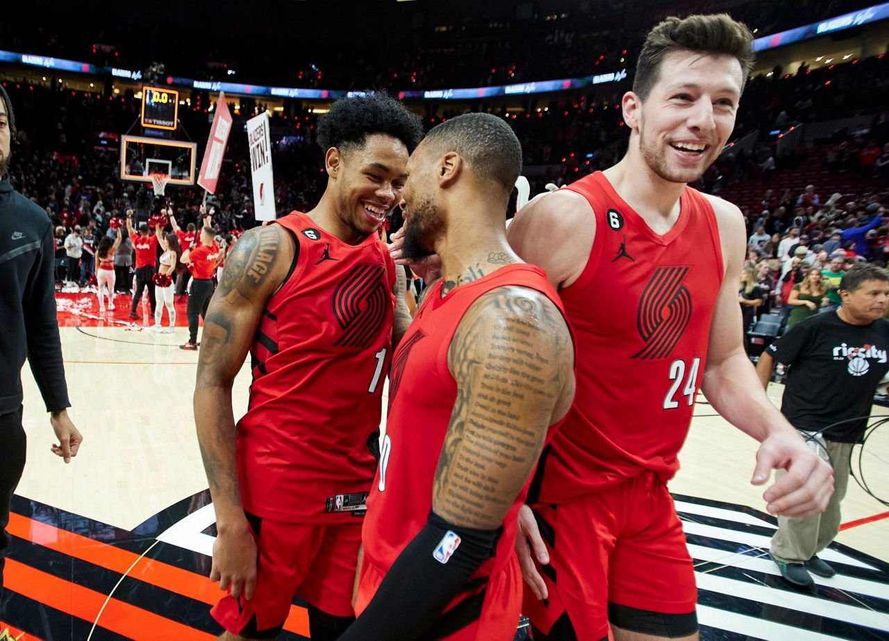 Lillard Has 41 Points Trail Blazers Beat Suns 113-111 In OT