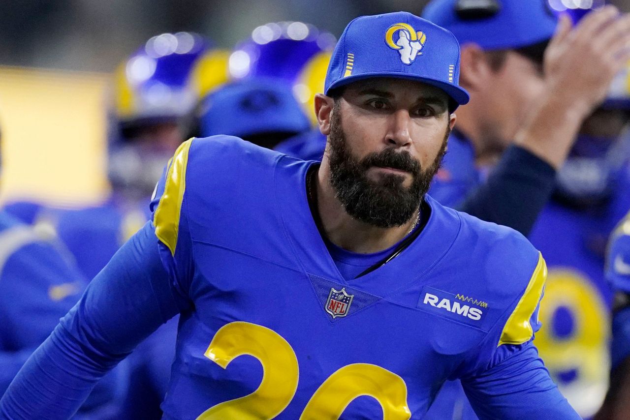 Weddle gives Rams spark after returning from retirement