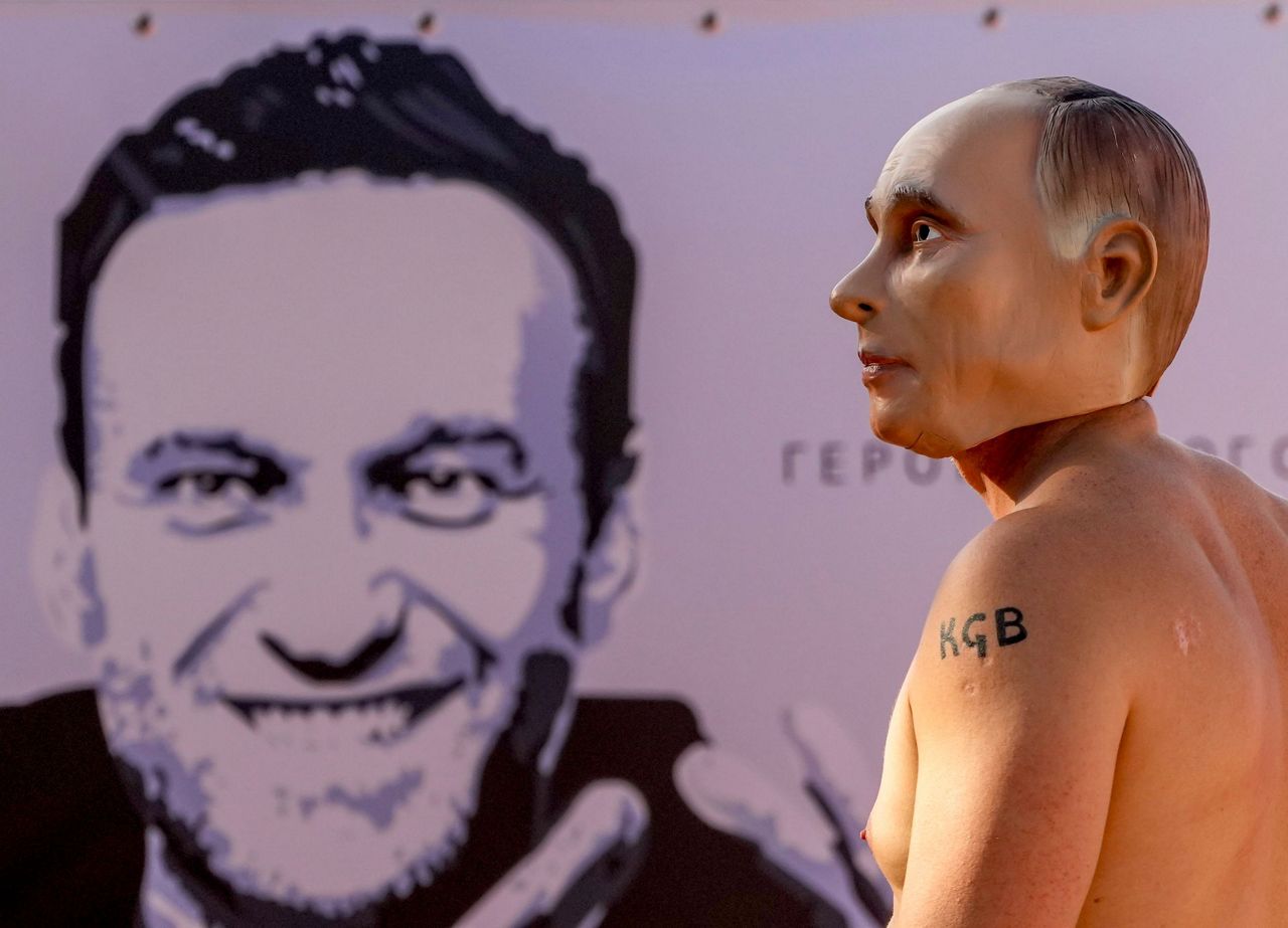 Navalny fans protest in Geneva ahead of Putin-Biden summit