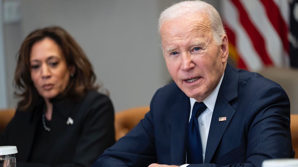 Biden lets 800,000 immigrants already living in the United States legally remain for 18 months