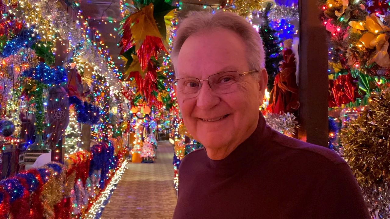 2022 Christmas Closings Arlington Tx Arlington Restaurant Offers Gaudy Christmas Spectacle