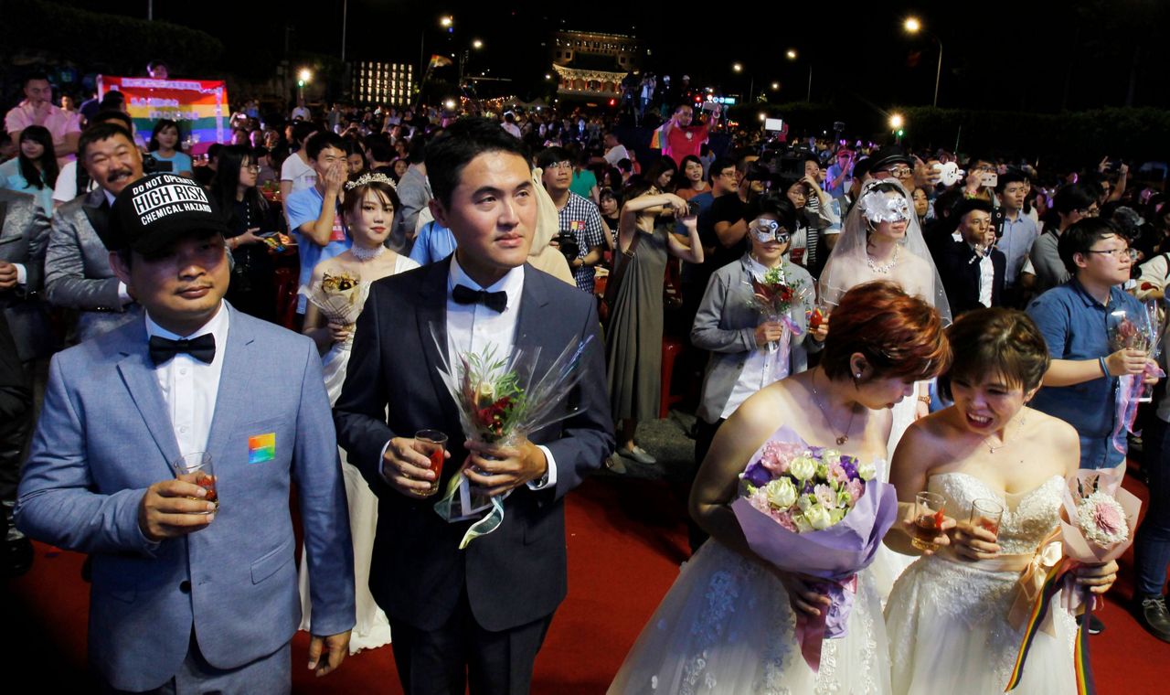 Taiwanese Same Sex Couples Wed At Vibrant Banquet