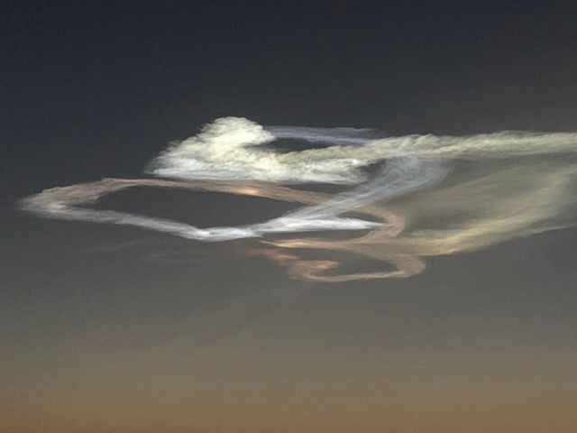 Sun Illuminates Another Strange Cloud Over Tampa Bay