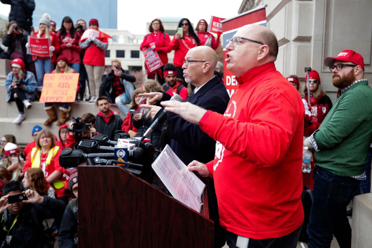 Thousands of teachers pack Indiana Statehouse for protest