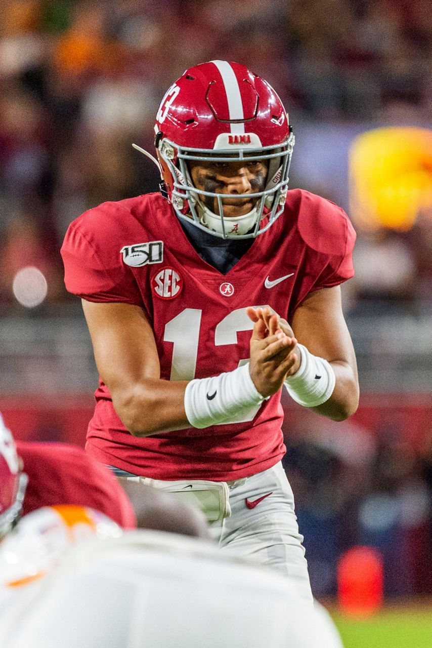 Alabama's Tagovailoa leaves game with apparent injury