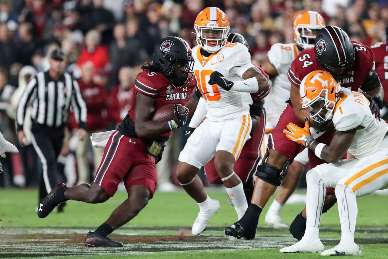 South Carolina runs over No. 5 Tennessee 63-38; Hooker hurt