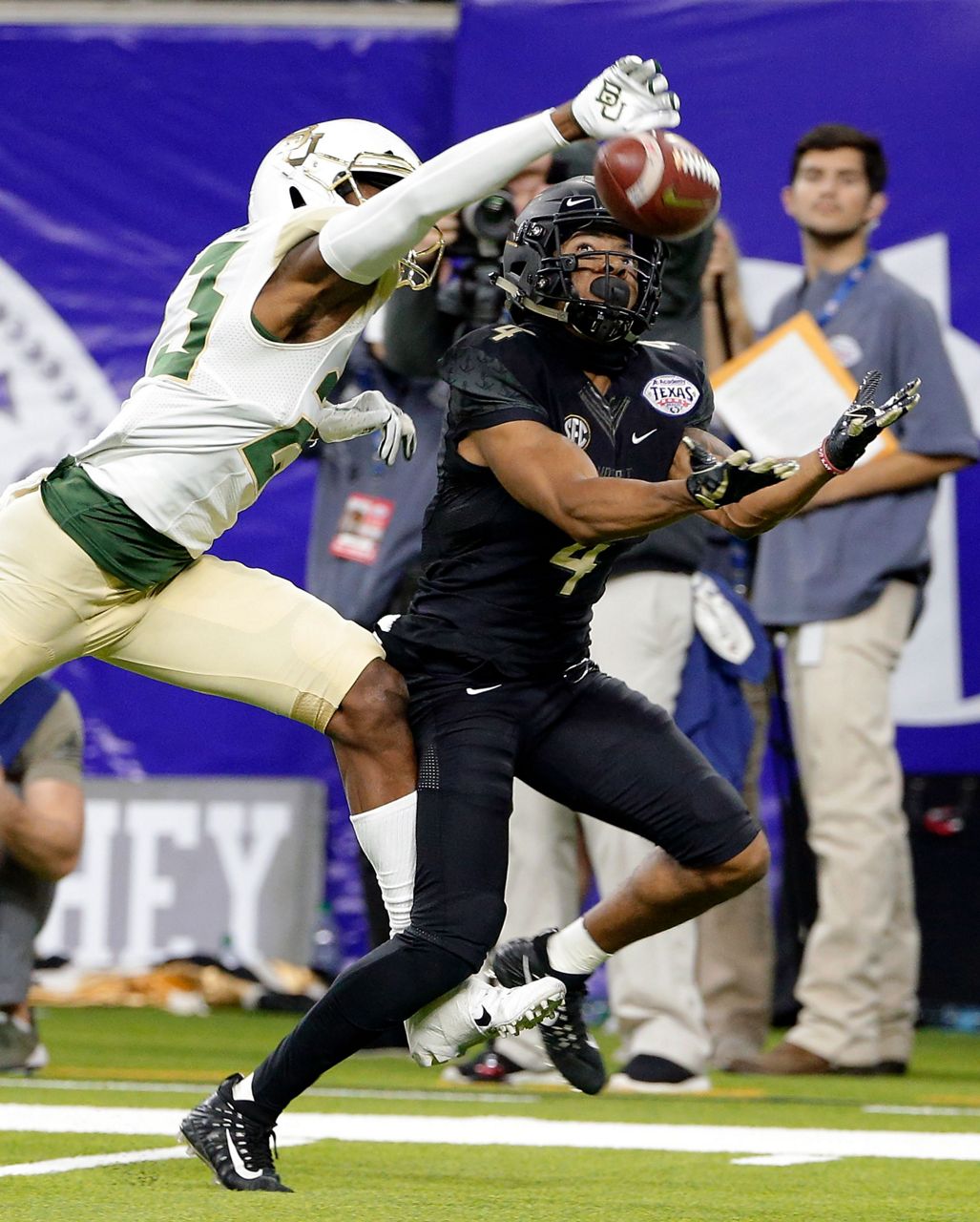 Brewer Helps Baylor Beat Vanderbilt 45-38 In Texas Bowl