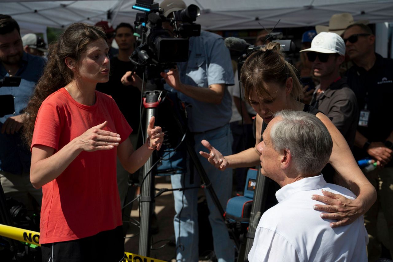 Volunteers flock to help search efforts after Texas floods even as ...