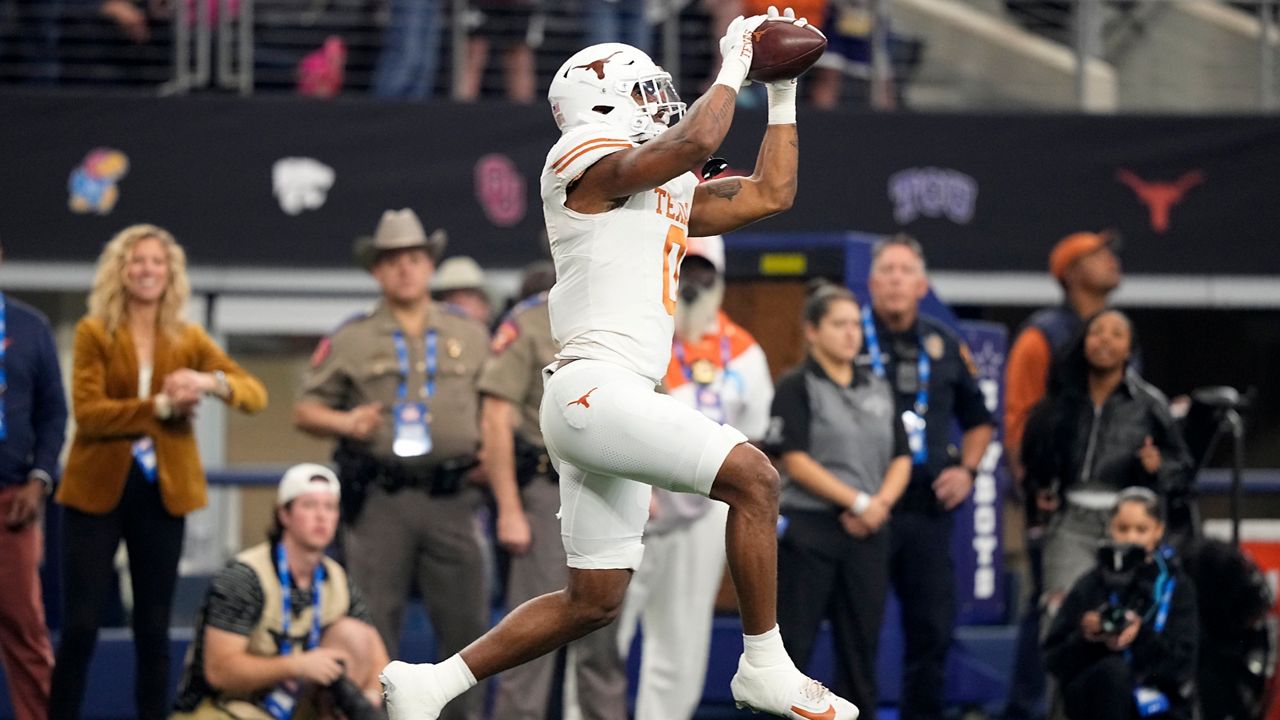 Texas tight end Ja'Tavion Sanders catches a touchdown pass in the first half of the Big 12 Conference championship NCAA college football game against Oklahoma State in Arlington, Texas, Saturday, Dec. 2, 2023. (AP Photo/Tony Gutierrez)