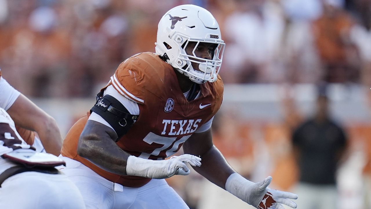 Texas offensive lineman Kelvin Banks Jr. wins Lombardi Award