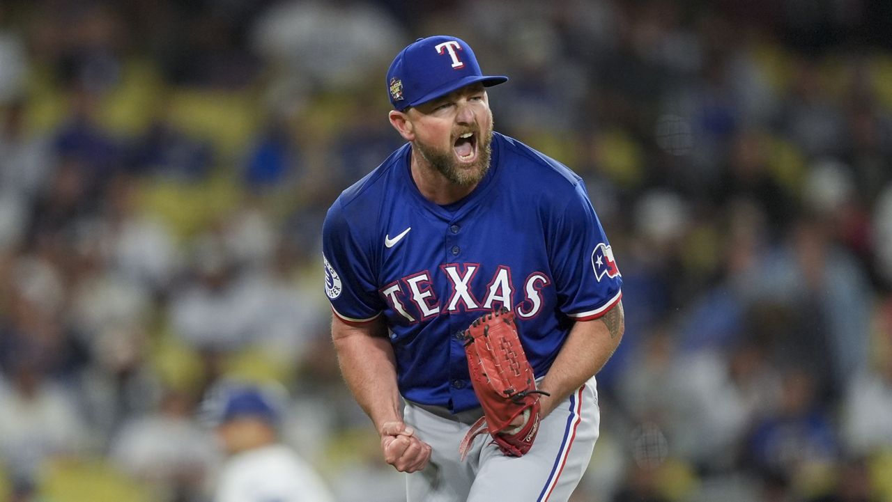 Lorenzen pitches Rangers past Dodgers 3-1