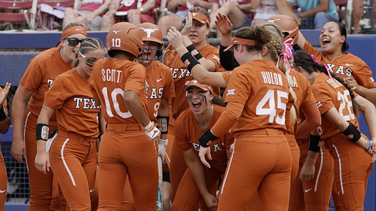 Texas, Oklahoma earn top spots in NCAA softball draw