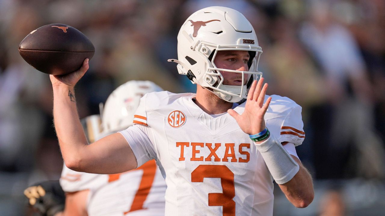 Quinn Ewers throws for 3 TDs as No. 5 Texas beats No. 25 Vanderbilt 27-24