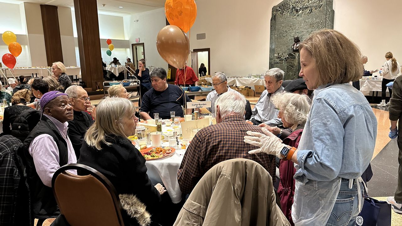 Temple EmanuEl holds Thanksgiving dinner for the community