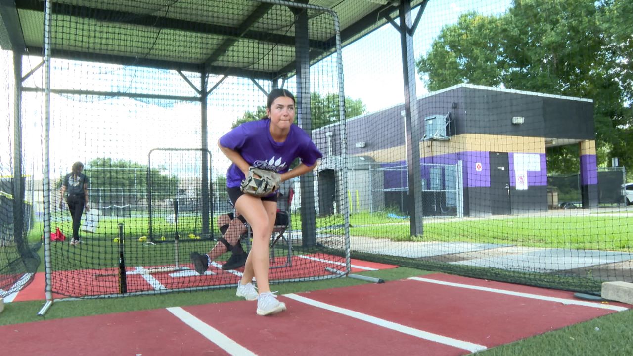 Winter Springs Tiffany Seemann practicing pitching during a summer workout. (Spectrum Sports 360/Brandon Green)