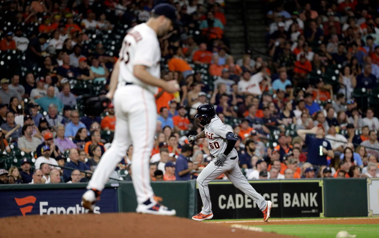 Detroit's Verlander loses no-hitter in 9th