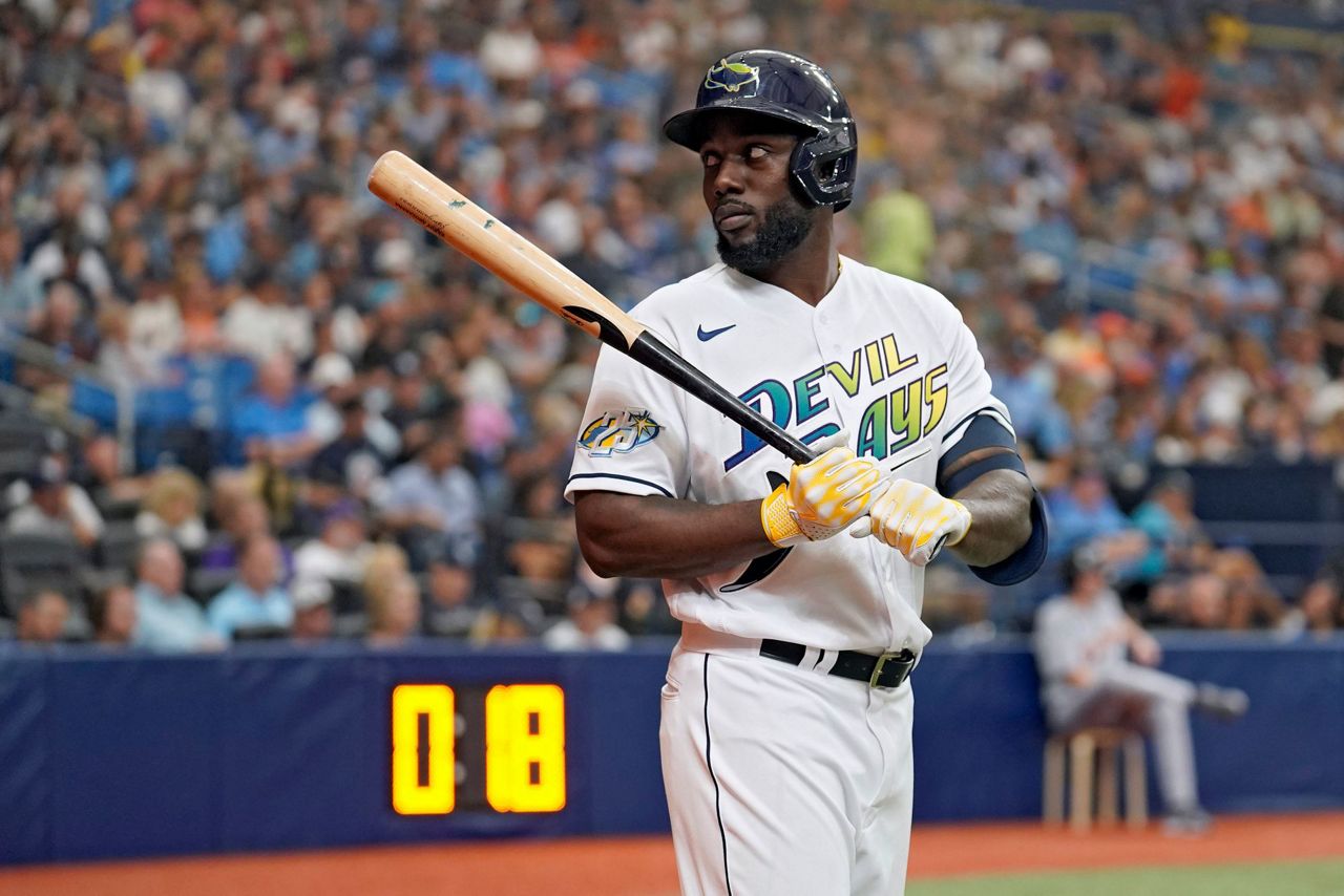 Cubs' Marcus Stroman commits MLB's 1st pitchclock violation