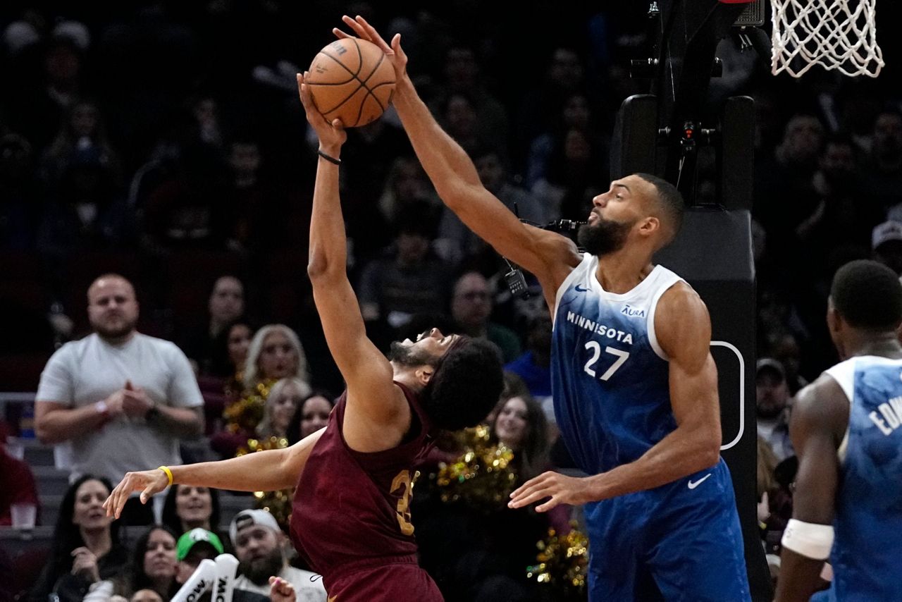 Timberwolves' Rudy Gobert fined $100,000 for directing 'money sign ...