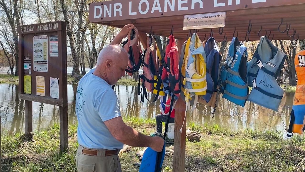 Wisconsin boaters urged to wear life jackets in annual DNR reminder