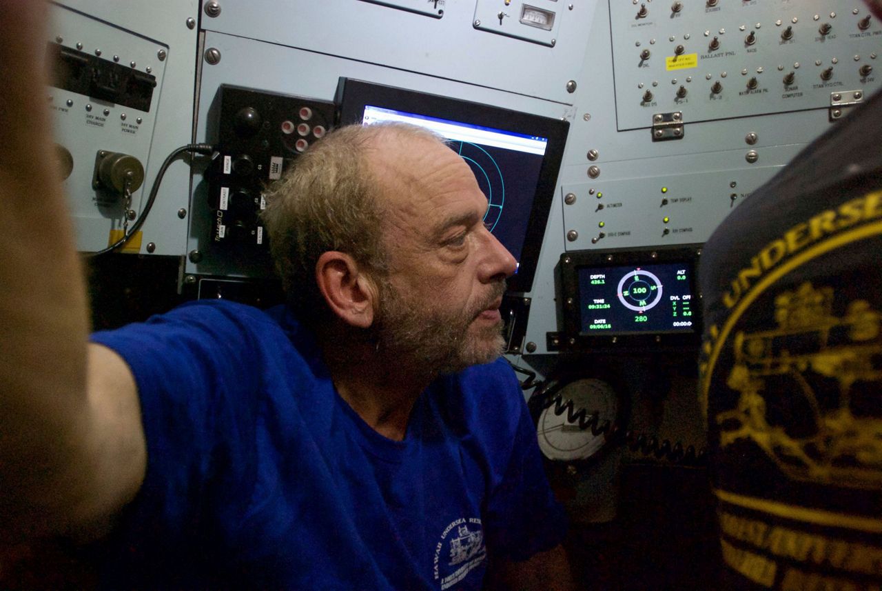 Deep-sea craft carrying 5 people to Titanic wreckage reported missing ...