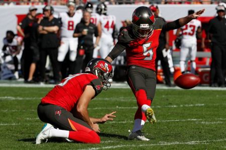 August 19, 2017: Tennessee Titans kicker Ryan Succop (4) kicking