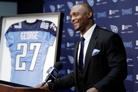 Photos: Titans retire jersey numbers of Steve McNair and Eddie George