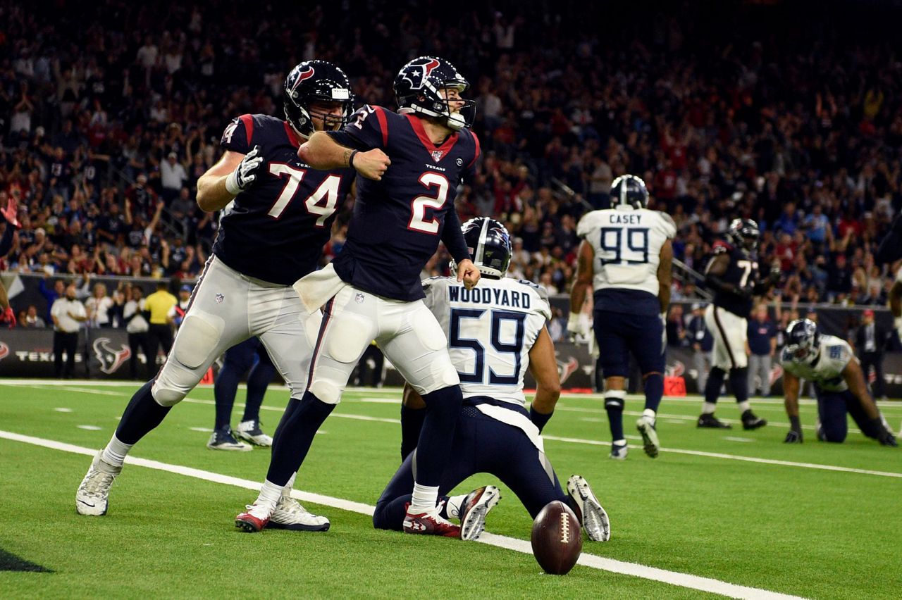 Titans Clinch Playoff Spot With 35-14 Win Over Texans