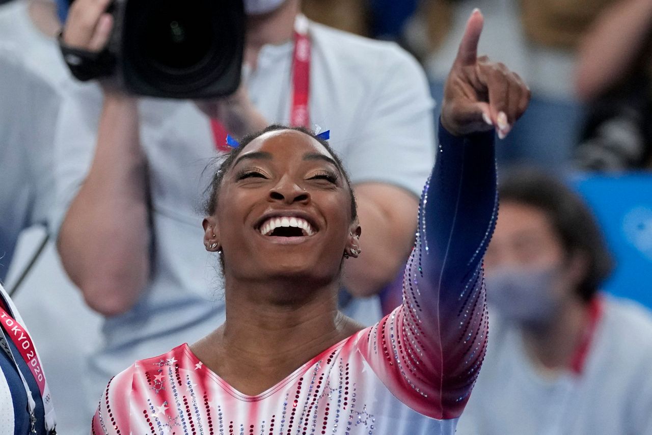 Simone Biles sticks landing in balance beam at Olympics