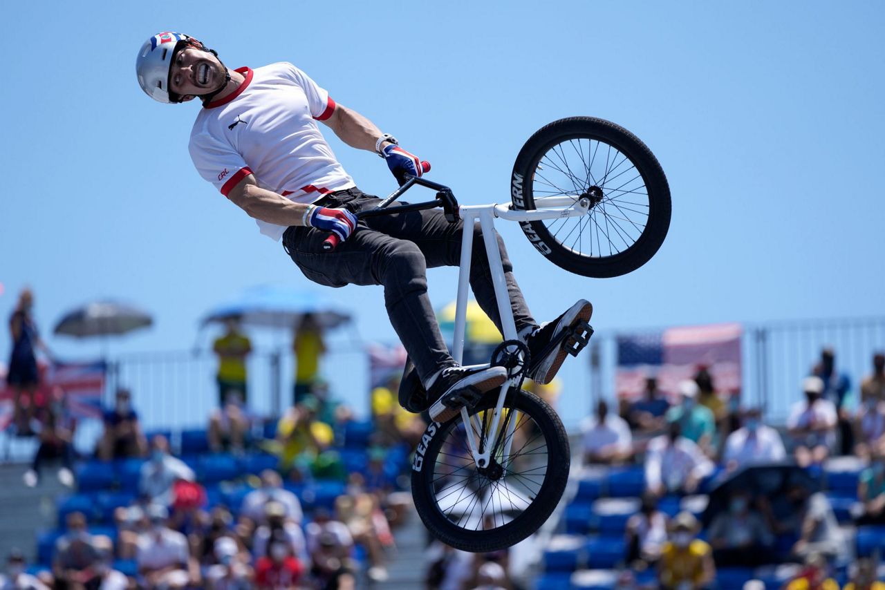 Worthington tops Roberts in BMX freestyle Olympic debut