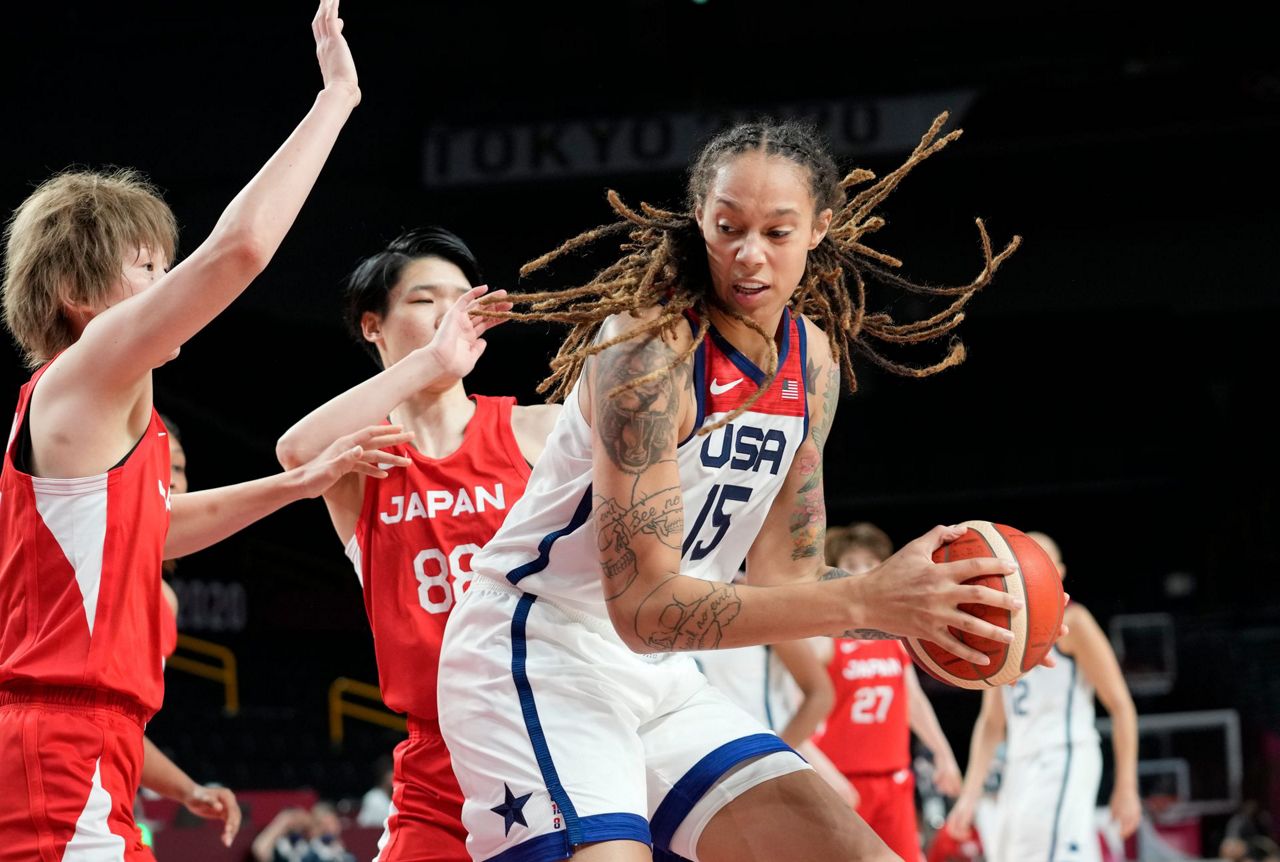 US women's Olympic hoops team adjusting to styles of play