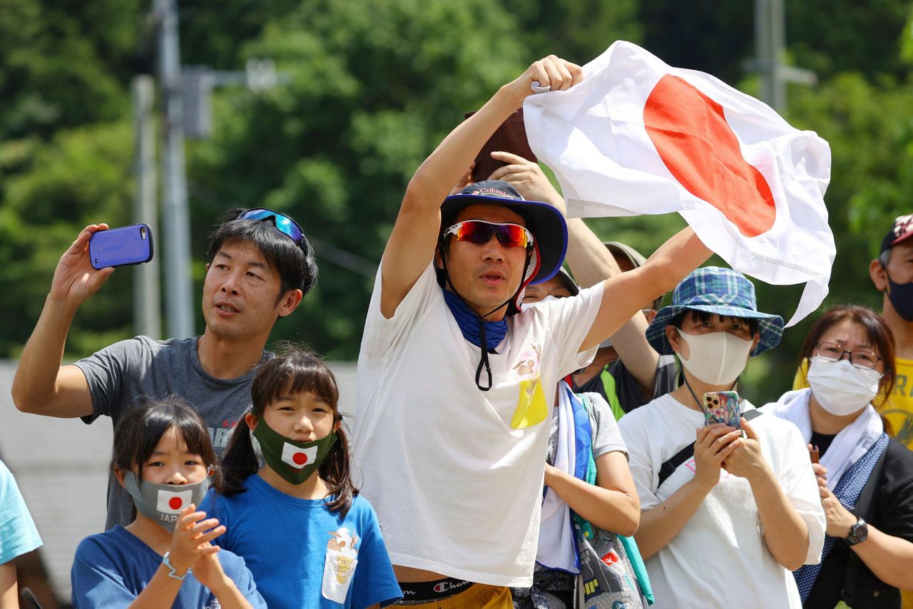 Sneaking a peek: Fans find creative ways to glimpse Olympics