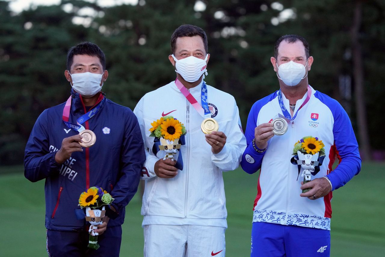 Xander Schauffele With 2 Clutch Putts Gives US Gold In Gold