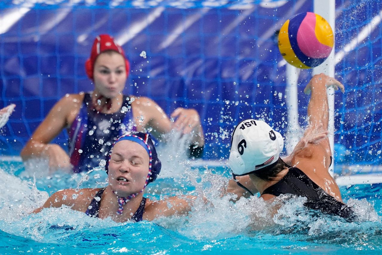 Steffens breaks water polo scoring record as US women cruise