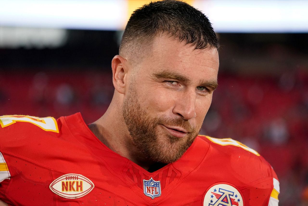 Travis Kelce repeats as the top tight end in the AP’s NFL Top 5 rankings