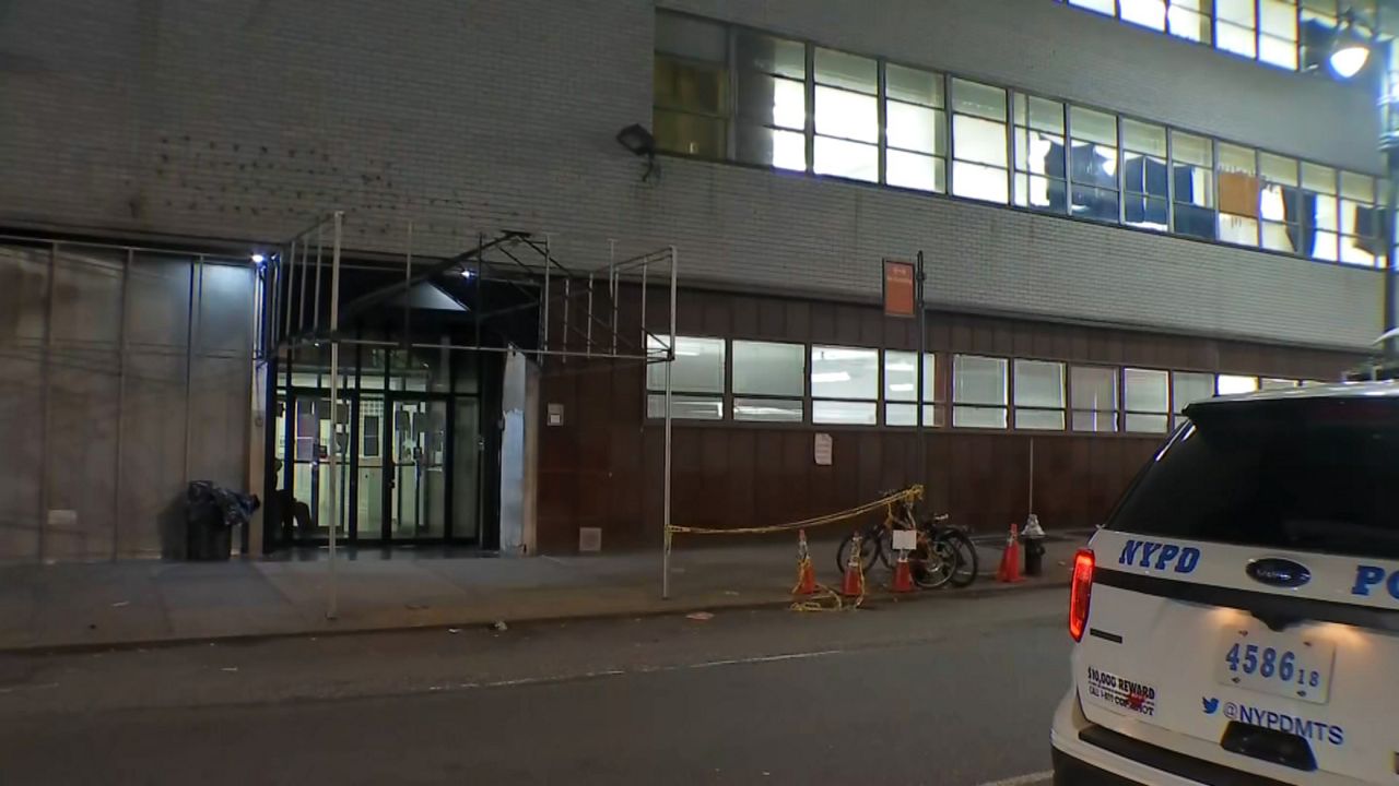 The guard is employed by Arrow Security, a company that holds a contract with the city to provide surveillance at a former emergency migrant shelter at the Manhattan-based Touro College on West 31st Street. (Spectrum News NY1)