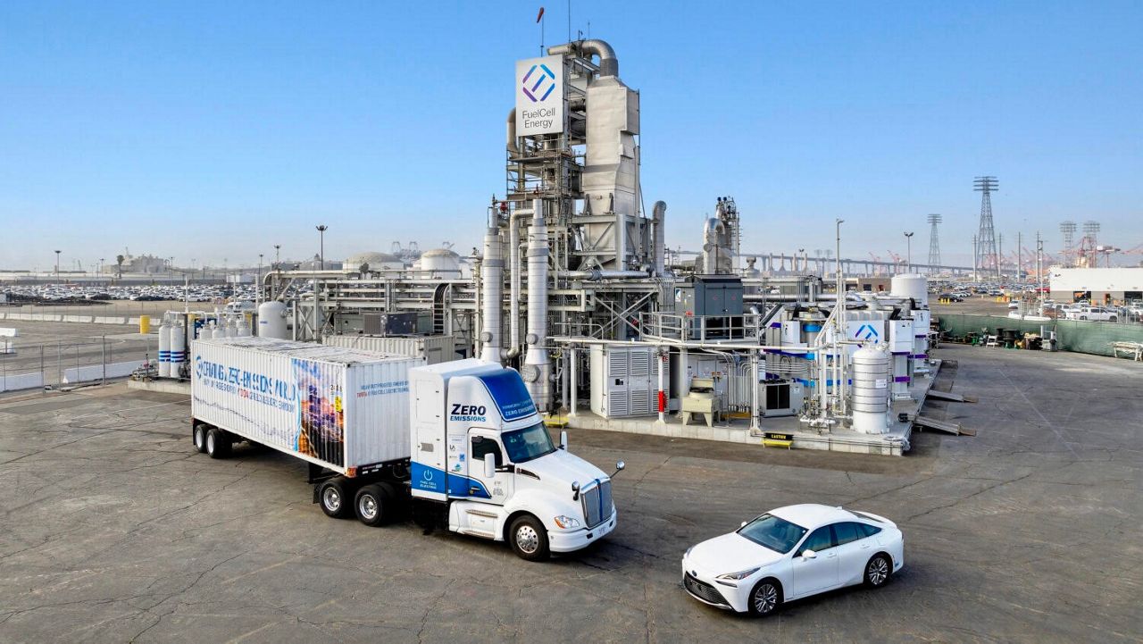 Toyota FuelCell Energy renewable hydrogen renewable electricity Port of Long Beach Southern California Edison