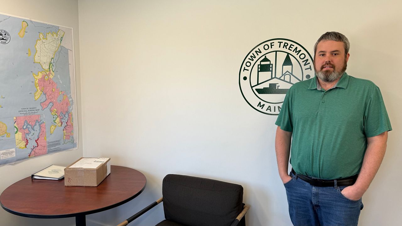 Tremont Town Manager Jesse Dunbar discusses the town’s upcoming vote in the Tremont town office. (Spectrum News/David Ledford)