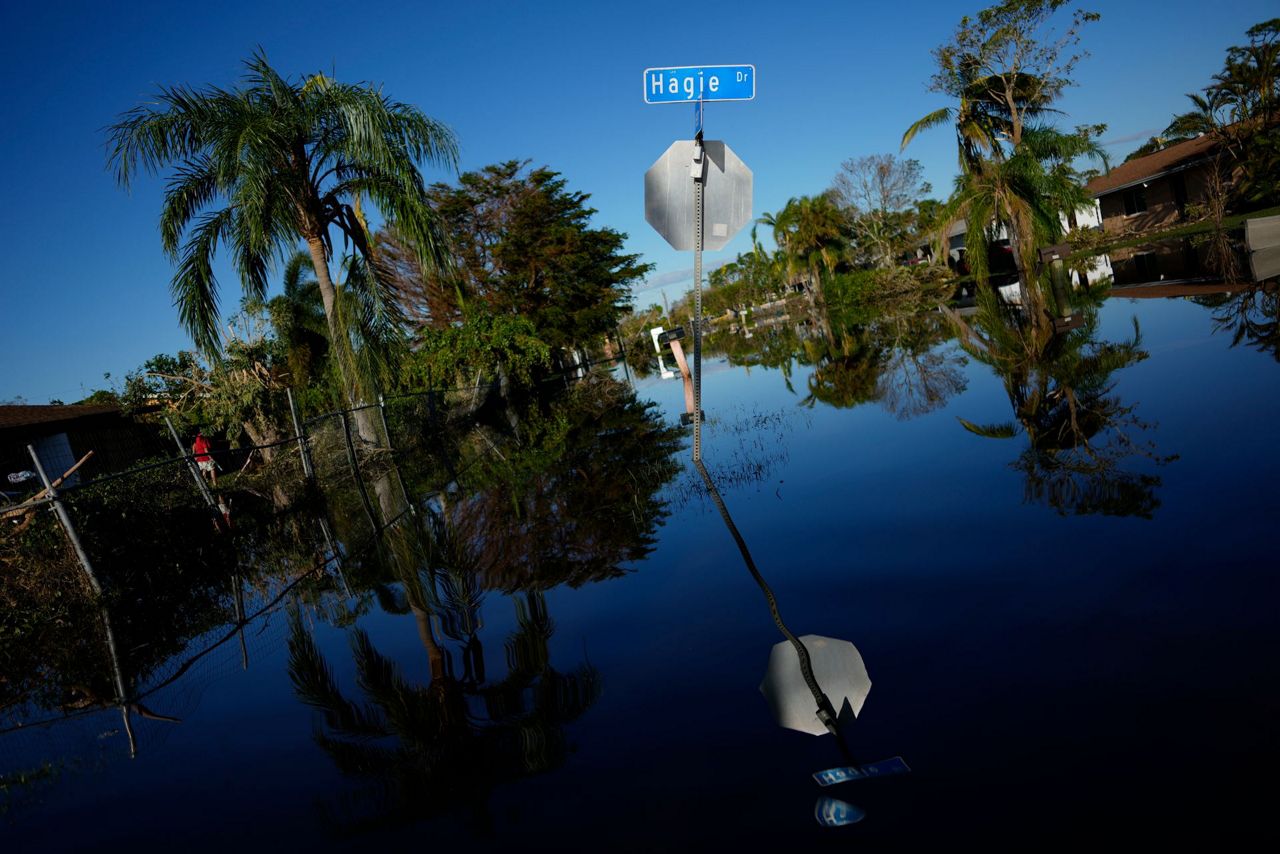 Battered by flood, Florida neighborhood tries to recover