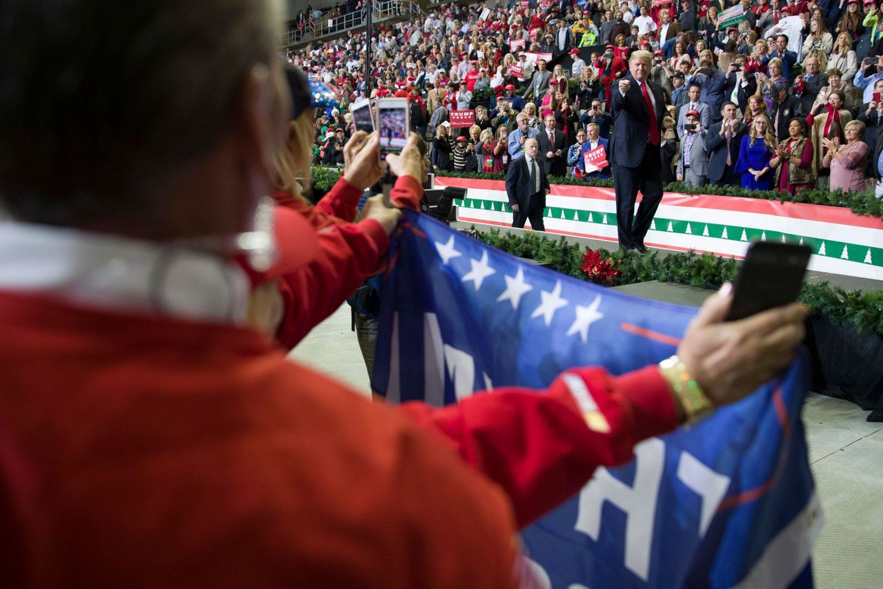 Mississippi senator banking on boost from Trump rallies