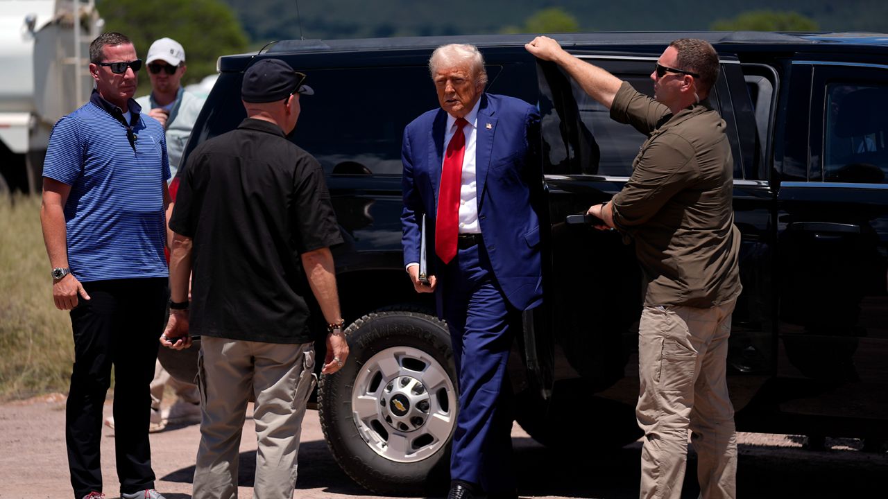 Republican presidential nominee former President Donald Trump arrives to tour the southern border with Mexico, Thursday, Aug. 22, 2024, in Sierra Vista, Ariz. (AP Photo/Evan Vucci)