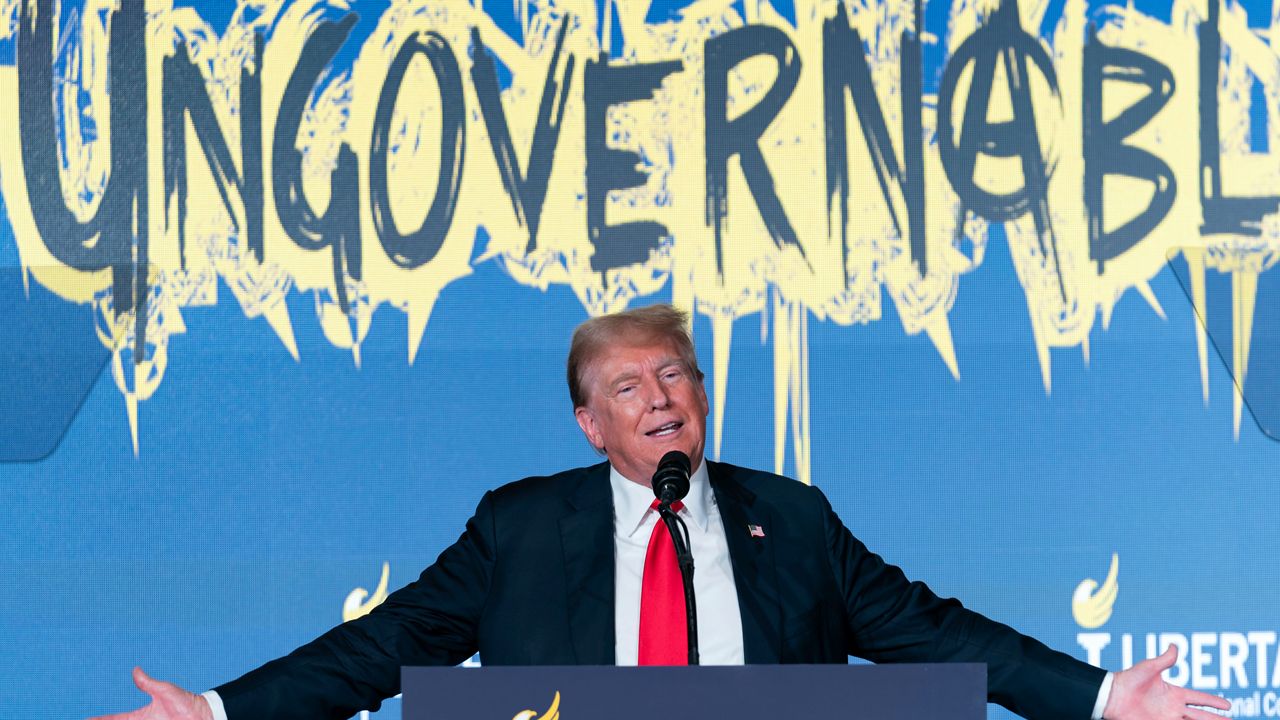 Trump confronts repeated booing at Libertarian convention