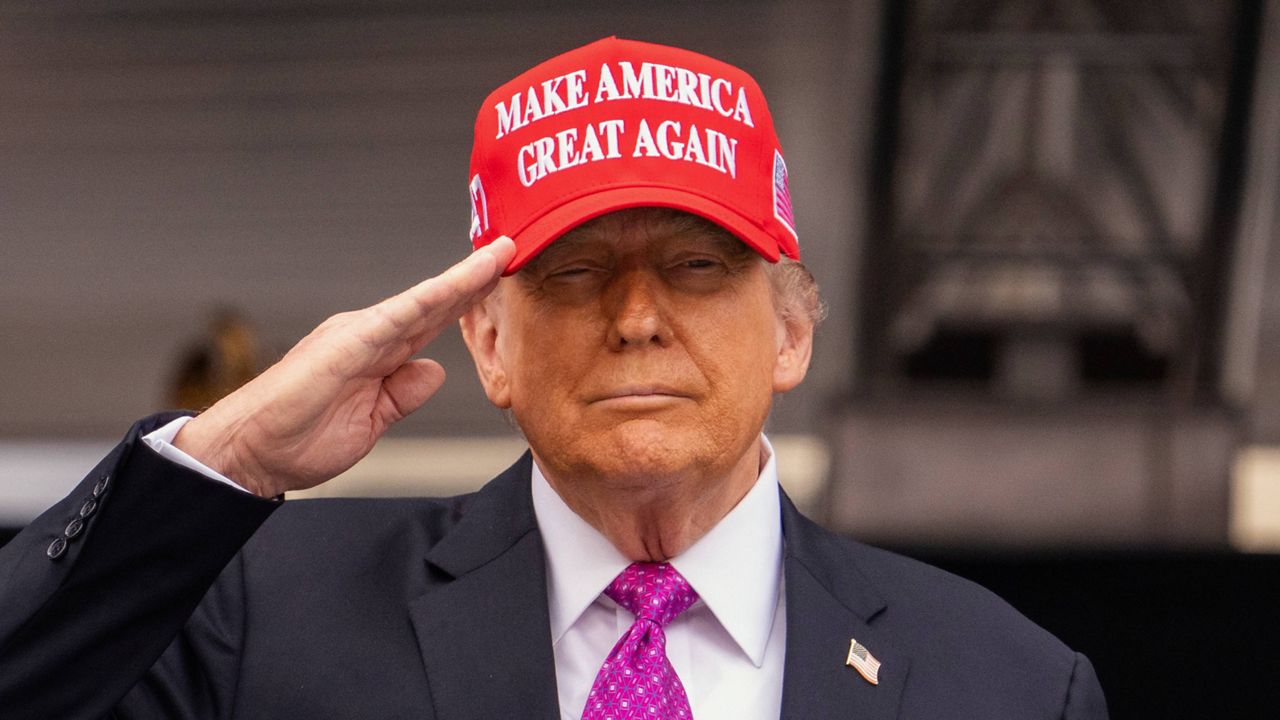 El presidente Donald Trump saludará en la ceremonia de apertura de la Academia Militar de los Estados Unidos en West Point, Nueva York, el sábado 24 de mayo de 2025 (AP Photo/Adam Gray)