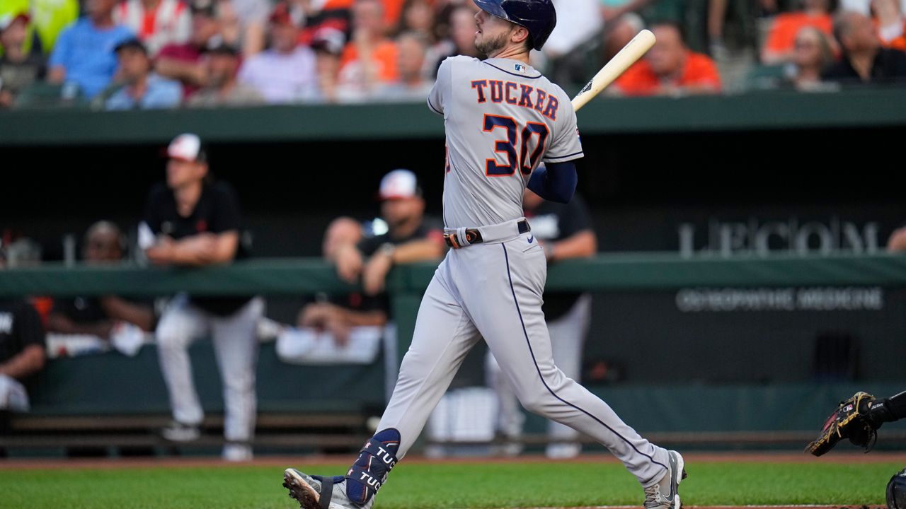 Kyle Tucker homers to give Astros early Game 1 lead! 