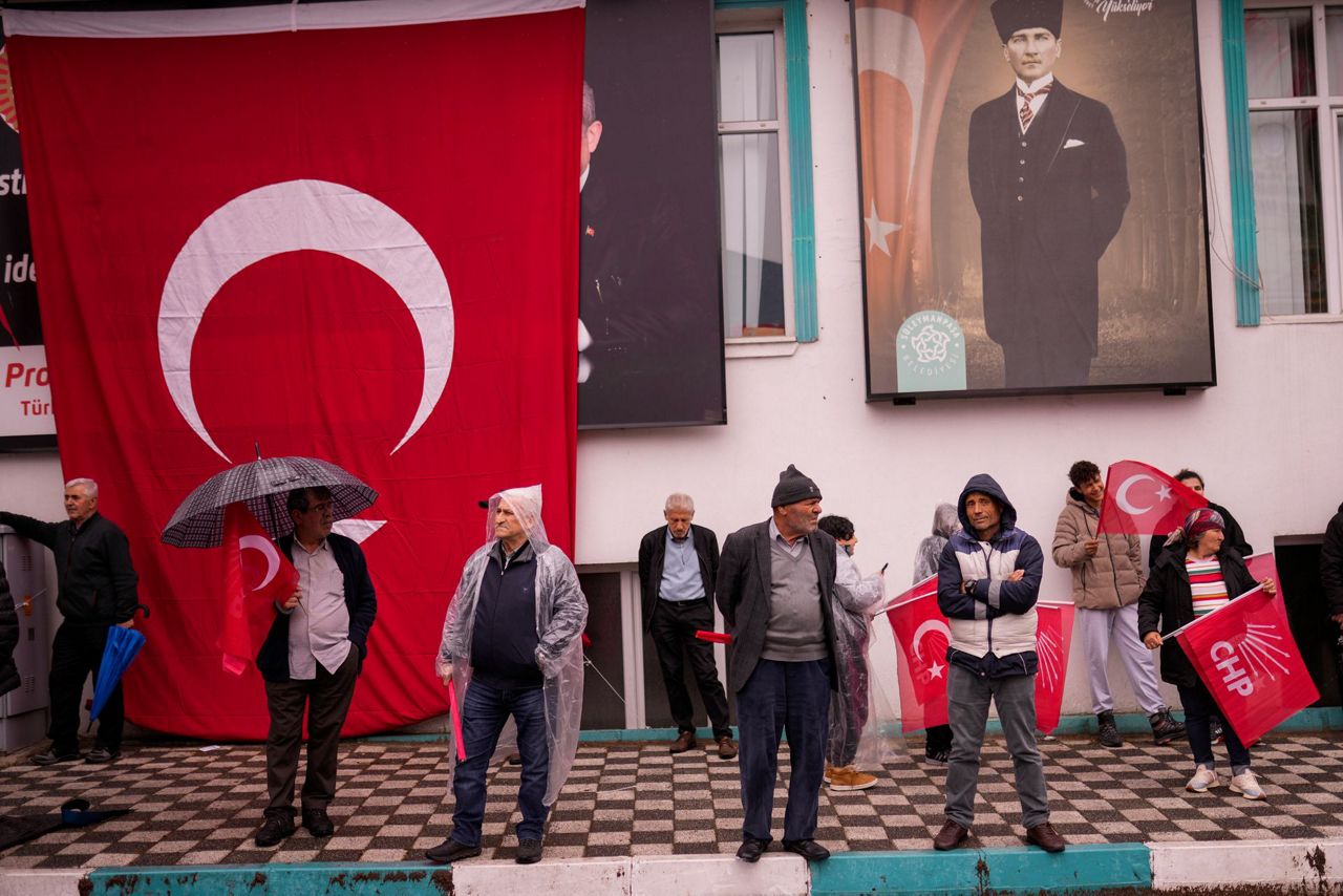 Turkey's closely watched vote may set country on new course