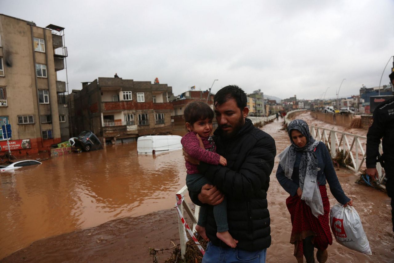 Turkey floods kill 5 in earthquakeaffected provinces