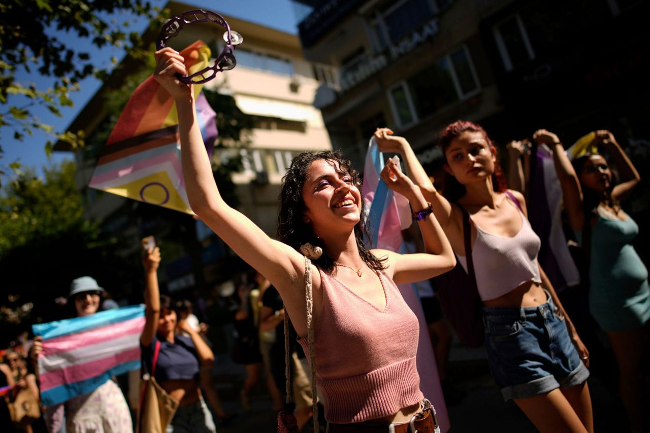 Impromptu LGBTQ+ protest in Istanbul after governor bans Pride march