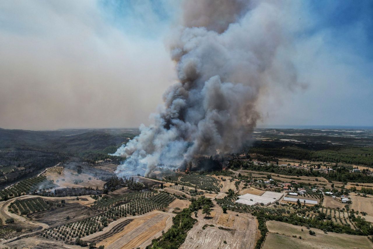 Death toll climbs to 6 in Turkey wildfires